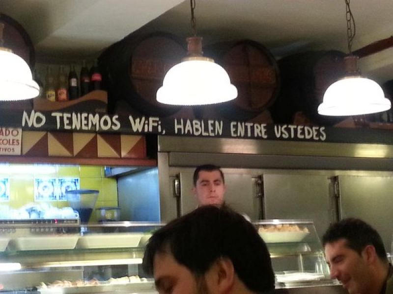 no tenemos wifi hablen entre ustedes.jpg